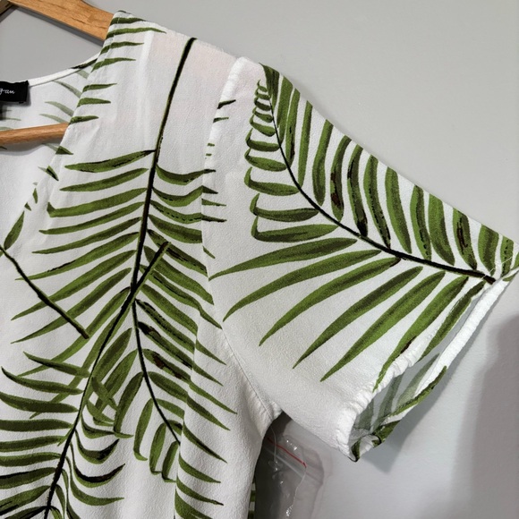 * 3‎ for $19 * Lily Morgan Tropical Leaf Top - Medium - Picture 7 of 8